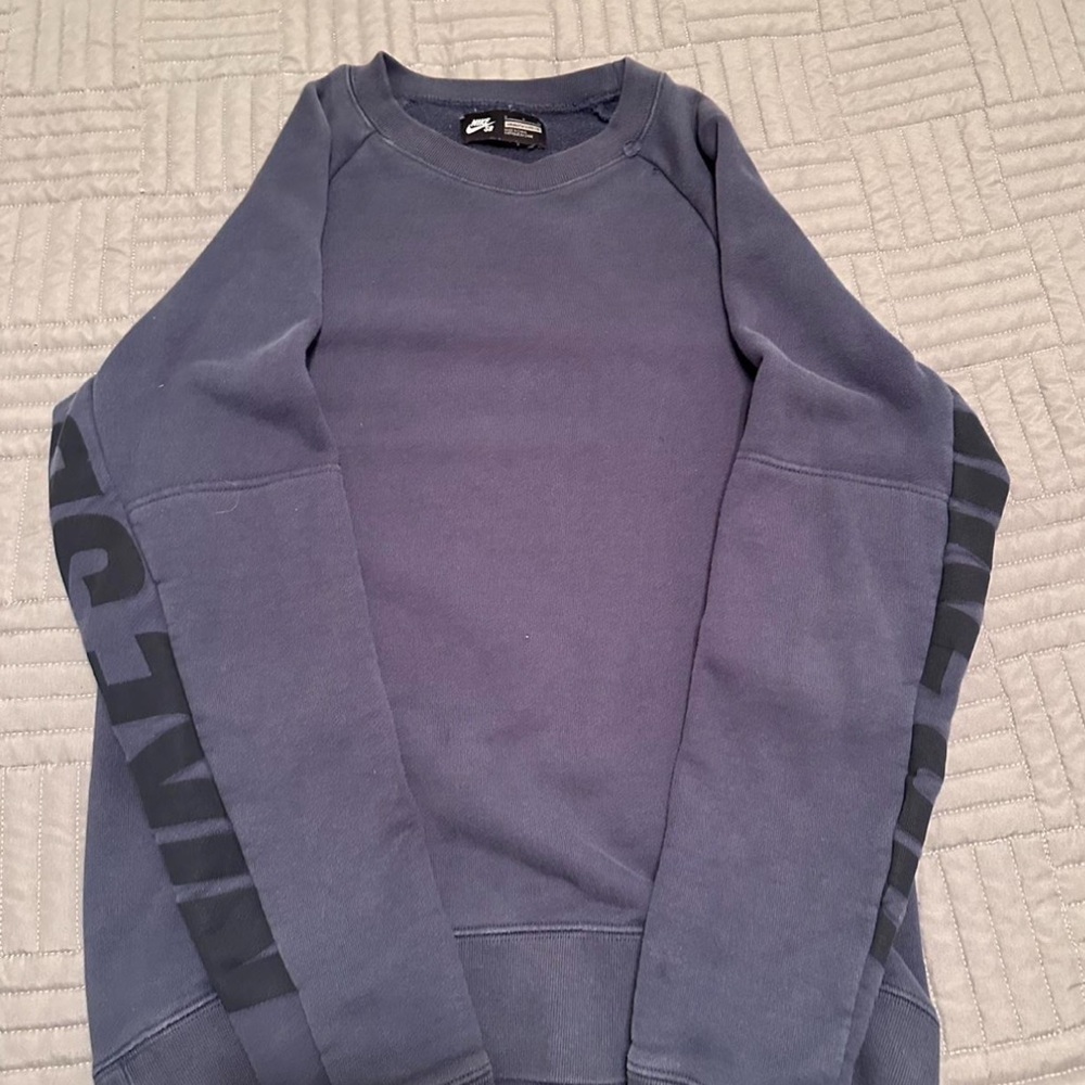Nike Men's Crewneck in Navy Blue